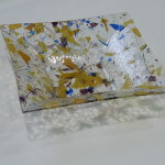 Glazen schaal, met wit glas blauw en geel 280x280x60mm